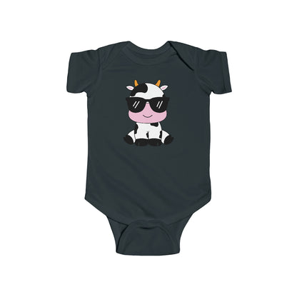 Lindo mono de bebé niño con diseño de vaca