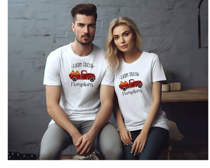 Citrouilles fraîches de la ferme, dans un camion rouge (T-shirt unisexe adulte) 