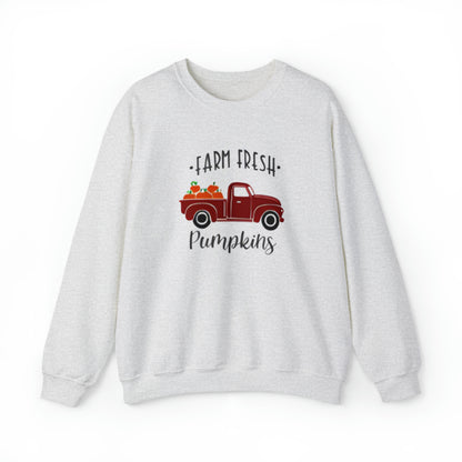 Citrouilles fraîches de la ferme dans une camionnette rouge (sweat-shirt unisexe adulte) 